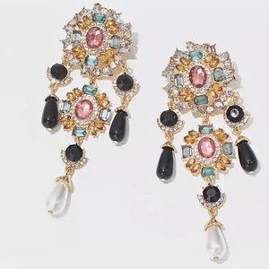 Pearl beads and rhinestones earrings